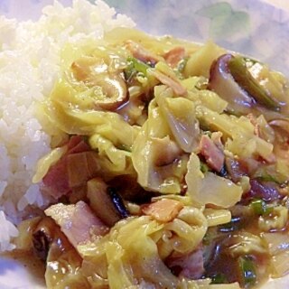 干し椎茸の旨味たっぷり、キャベツとベーコンの中華丼